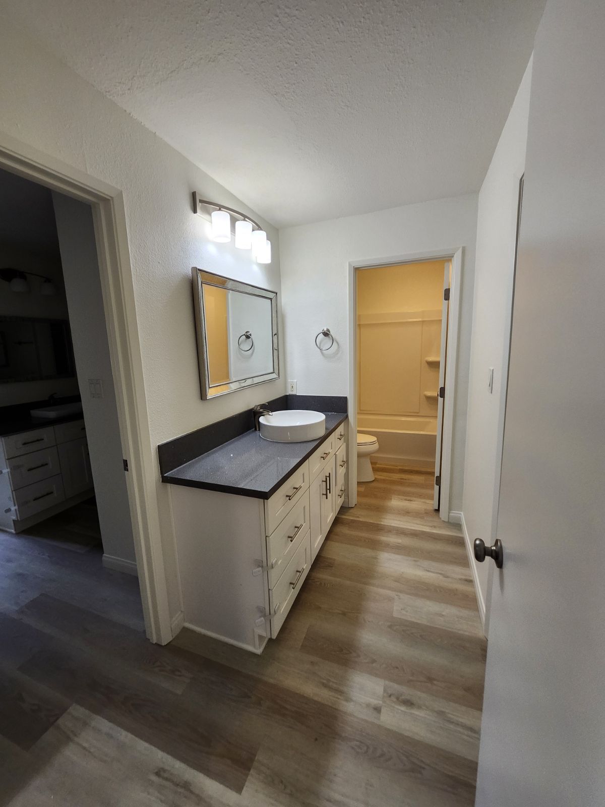 hall bathroom - 5051 La Jolla Blvd