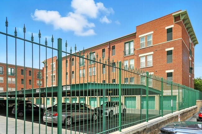 Building Photo - 121 E Noble St