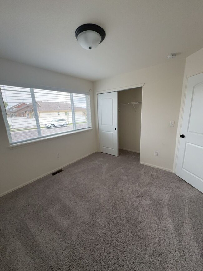 Building Photo - 3 Bed. 2 Bath, 2 Car Garage in Promontory