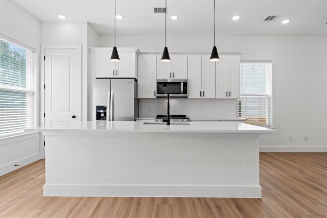 Building Photo - 9437 Pembrook St
