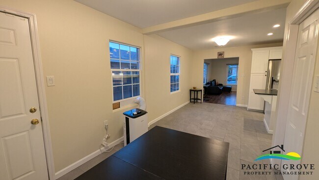 Building Photo - Bright and Roomy 2 Bedroom 2 Bathroom Home