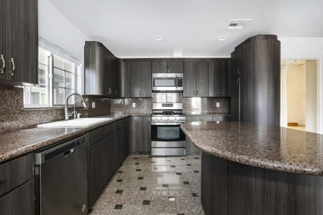 Building Photo - 4356 Kingswell Ave