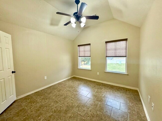 Building Photo - 114 Shayan Ct