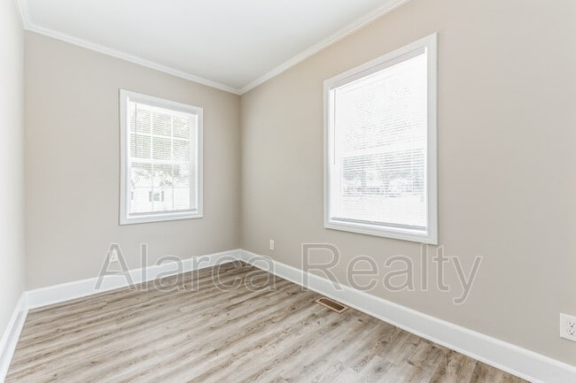 Building Photo - 2044 Camp Greene St