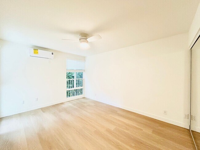 Building Photo - ven920