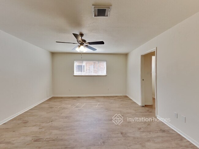 Building Photo - 15135 Tresch Ln