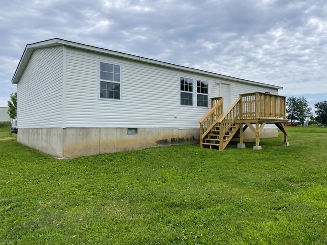 Building Photo - 3 Bed 2 Bath Home For Rent Outside of Bowling Green, MO