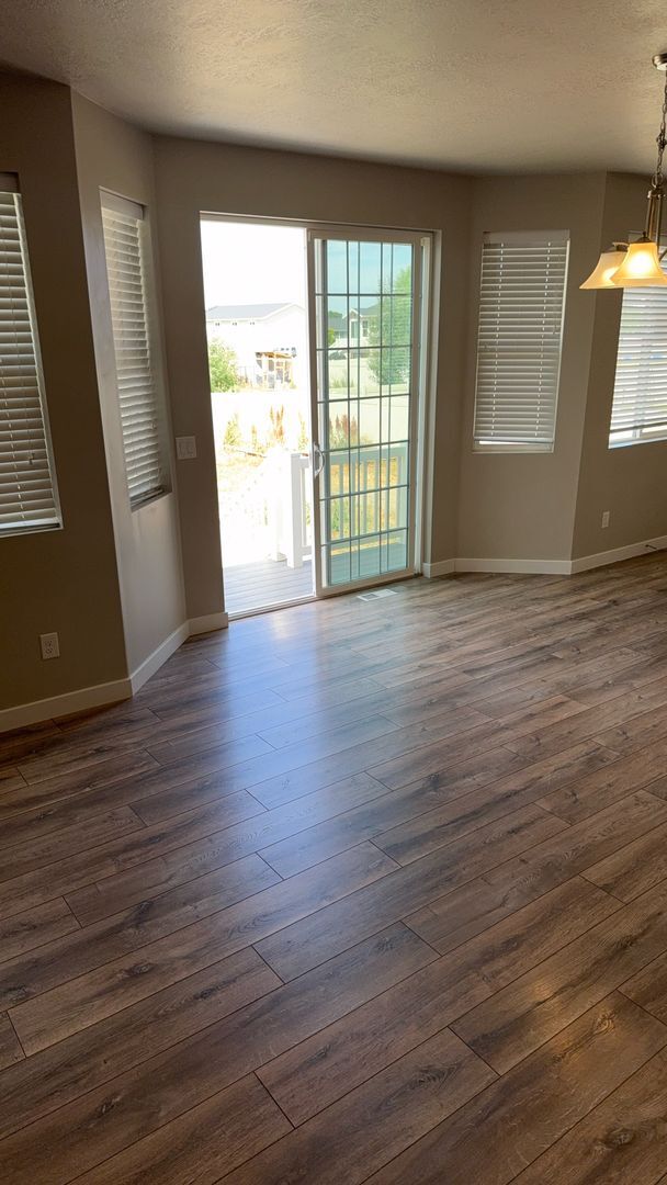 Building Photo - 5 Bedroom/3 Bathroom Harrisville!