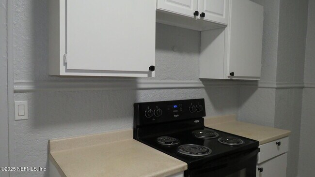 Building Photo - 6590 Sunset Dr