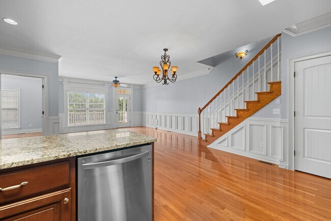 Building Photo - Move-in special. Main-Level Living End-Unit Townhome