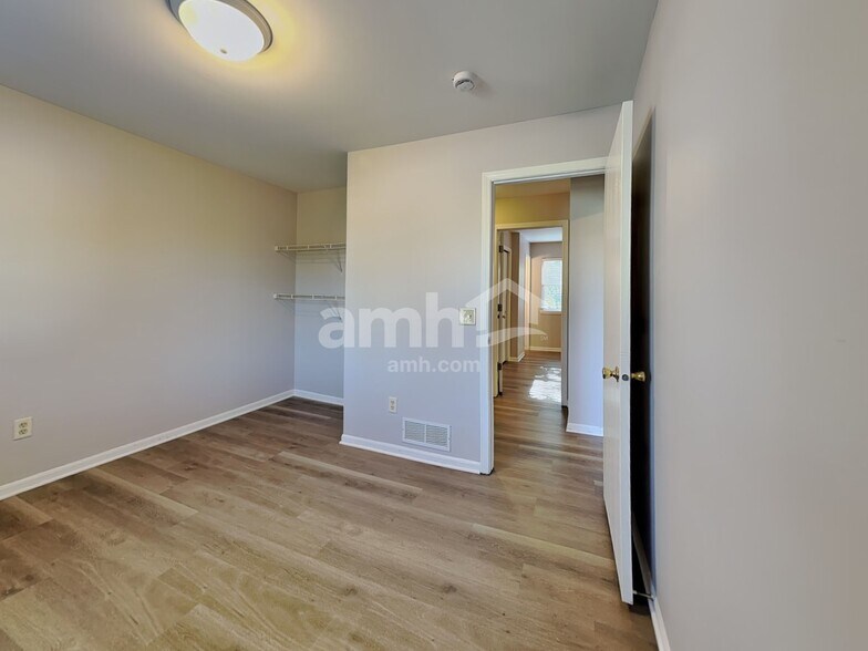 Building Photo - 5925 Bluegrass Trl