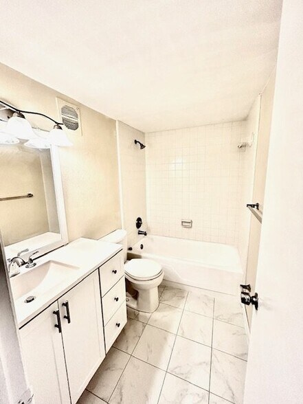 Building Photo - 2430 Harn Blvd