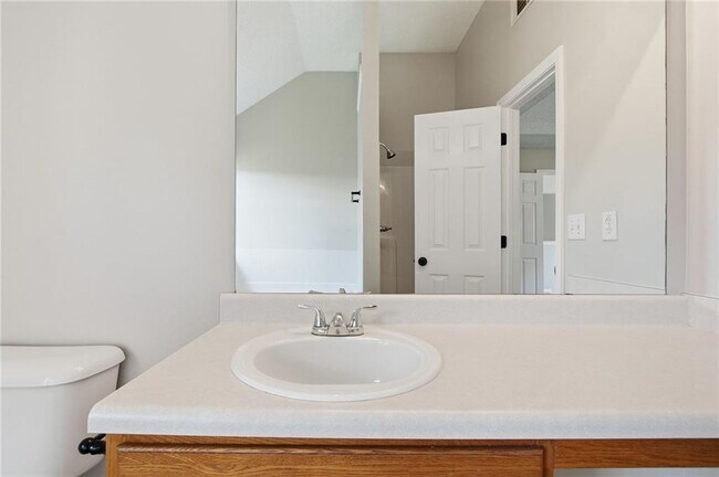 Building Photo - 5949 Idlewood Pl