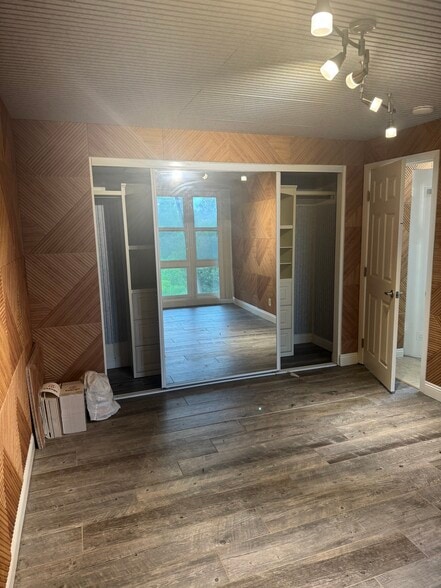 Building Photo - 2300 Sunset Heights Dr