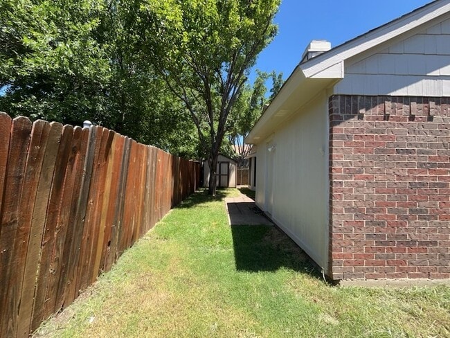 Building Photo - 6703 Fire Hill Dr