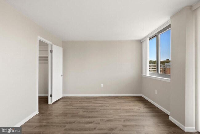 Building Photo - 5353 Columbia Pike