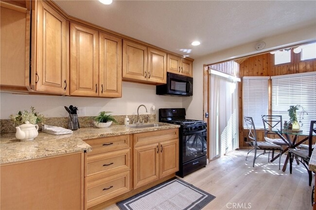 Building Photo - 430 E Country Club Blvd