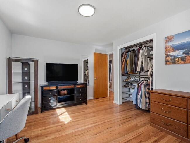 Building Photo - Spacious 5-Bedroom Ranch Backing to the High Line Canal in Littleton