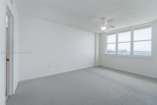 Building Photo - 800 Claughton Island Dr