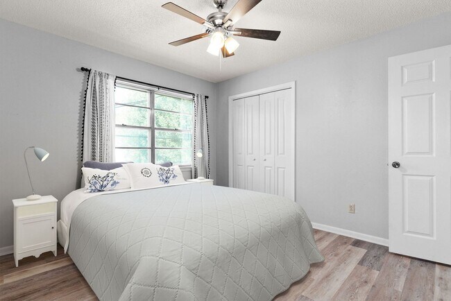 Building Photo - $500 off first months rent
