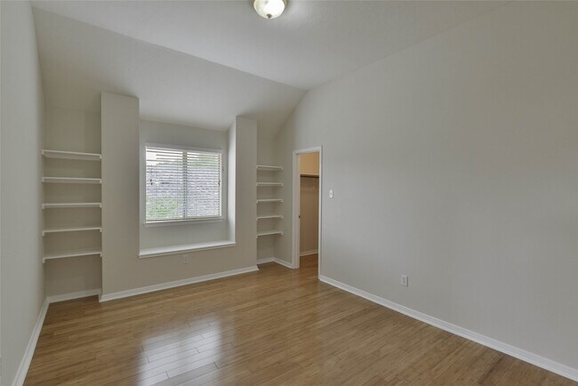 Building Photo - 15707 Sandisfield Ln
