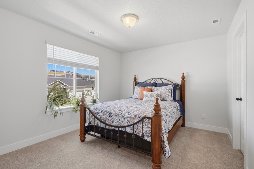 Building Photo - 2208 N Elderberry Dr