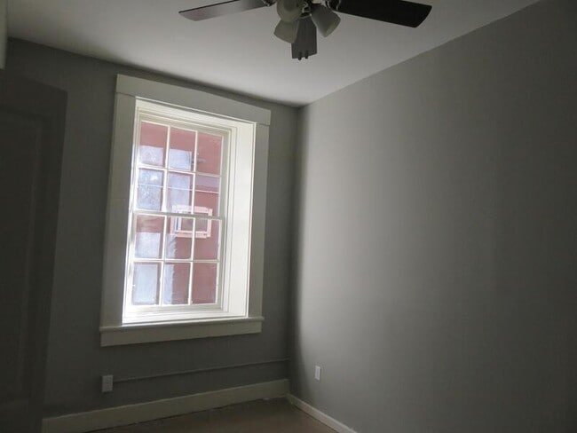 Building Photo - 421 N Brady St