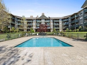 Building Photo - 9 Kenilworth Knls