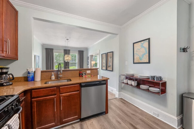 Building Photo - 800 Magnolia Ave