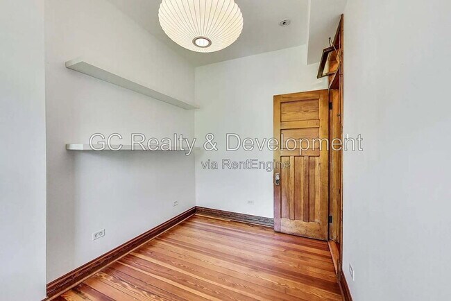 Building Photo - 4936 S St Lawrence Ave