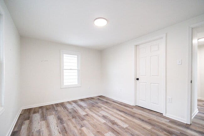 Building Photo - 210 Brehl Ave