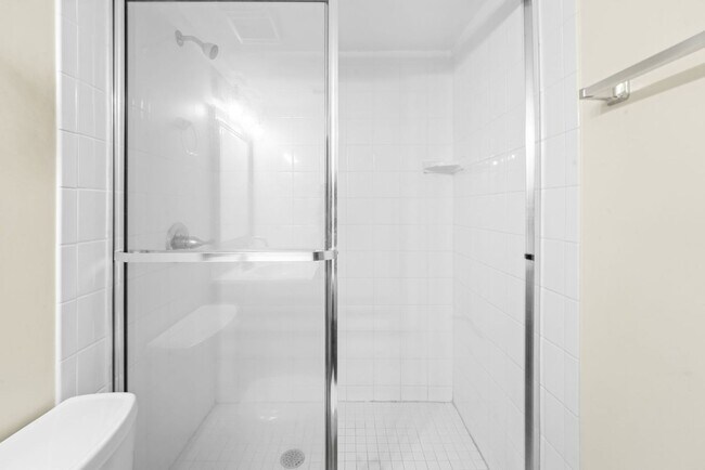 Building Photo - Oceanfront 2 Bedroom Condo with Stunning Views