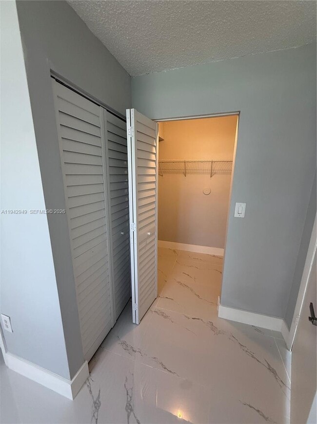 Building Photo - 9937 Nob Hill Pl