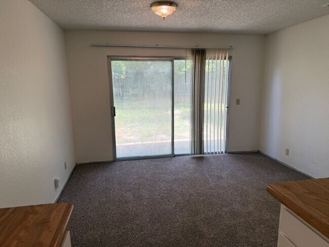 Building Photo - 990/992 JUSTIN DUPLEX