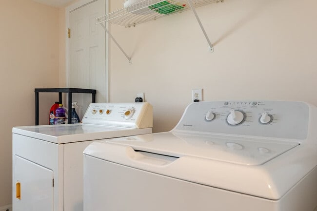 Building Photo - 305 Humble Rd