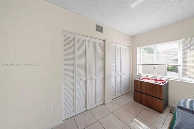Building Photo - 139 Riviera Cir