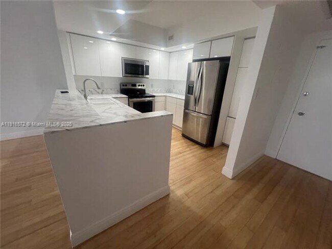 Building Photo - 5600 Collins Ave