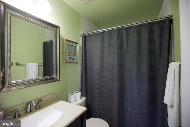 Building Photo - 746 S Granada St