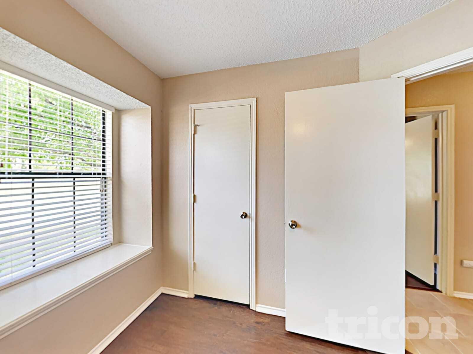 Building Photo - 1734 Windmill Ln