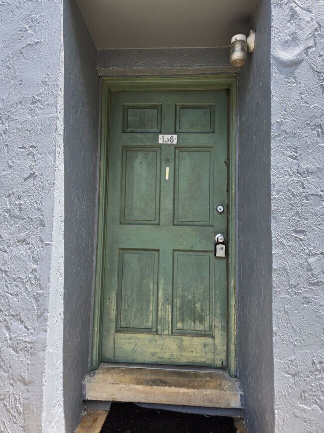 Building Photo - Palms West Condo-Oncu