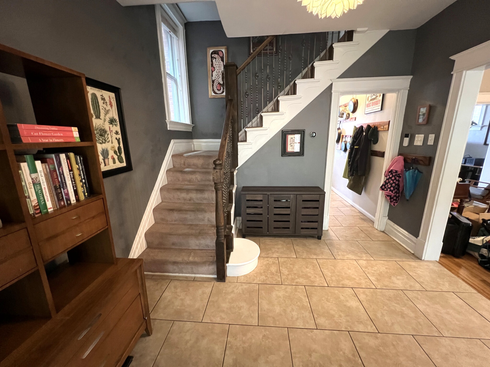Foyer - 3817 Lafayette Ave
