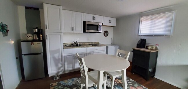 Building Photo - 105 Adams Ct