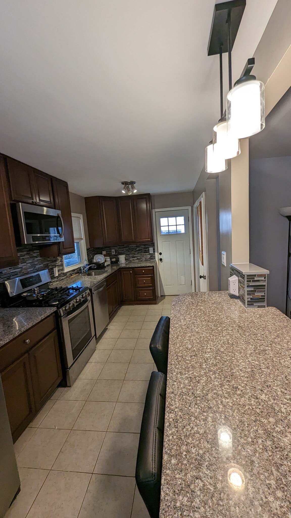 Building Photo - 5112 Hollywood Rd