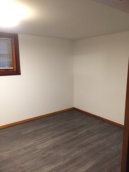 Building Photo - 3038 N Davlin Ct