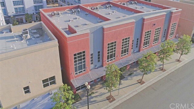 Building Photo - 940 E Civic Center Dr