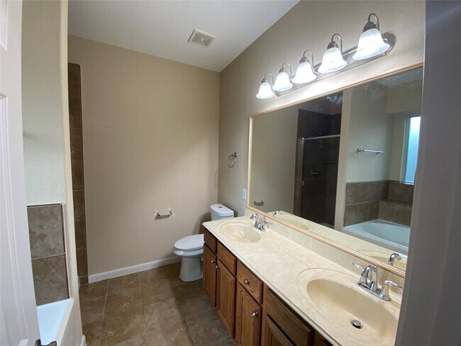 Building Photo - 4903 Summer Ridge Dr