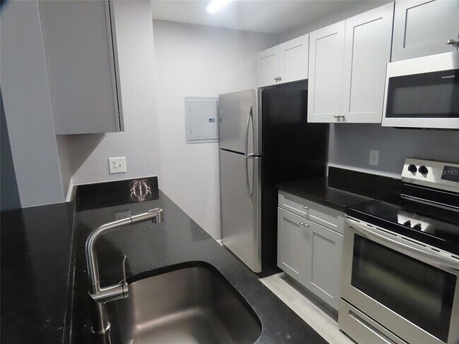 Building Photo - 5986 Westgate Dr