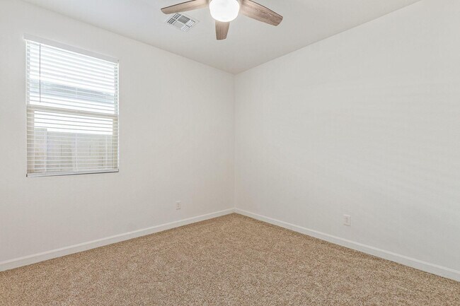 Building Photo - 10617 S 55th Dr