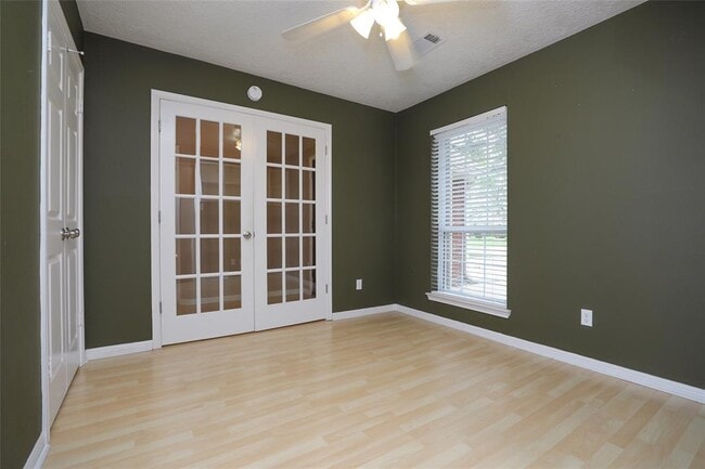 Building Photo - 22815 Red River Dr