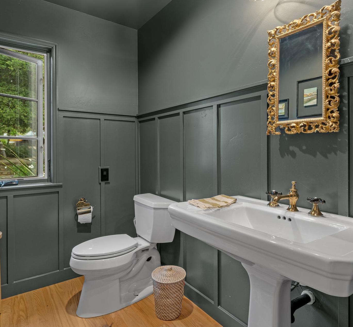 Powder Bath - 2697 Wilson St